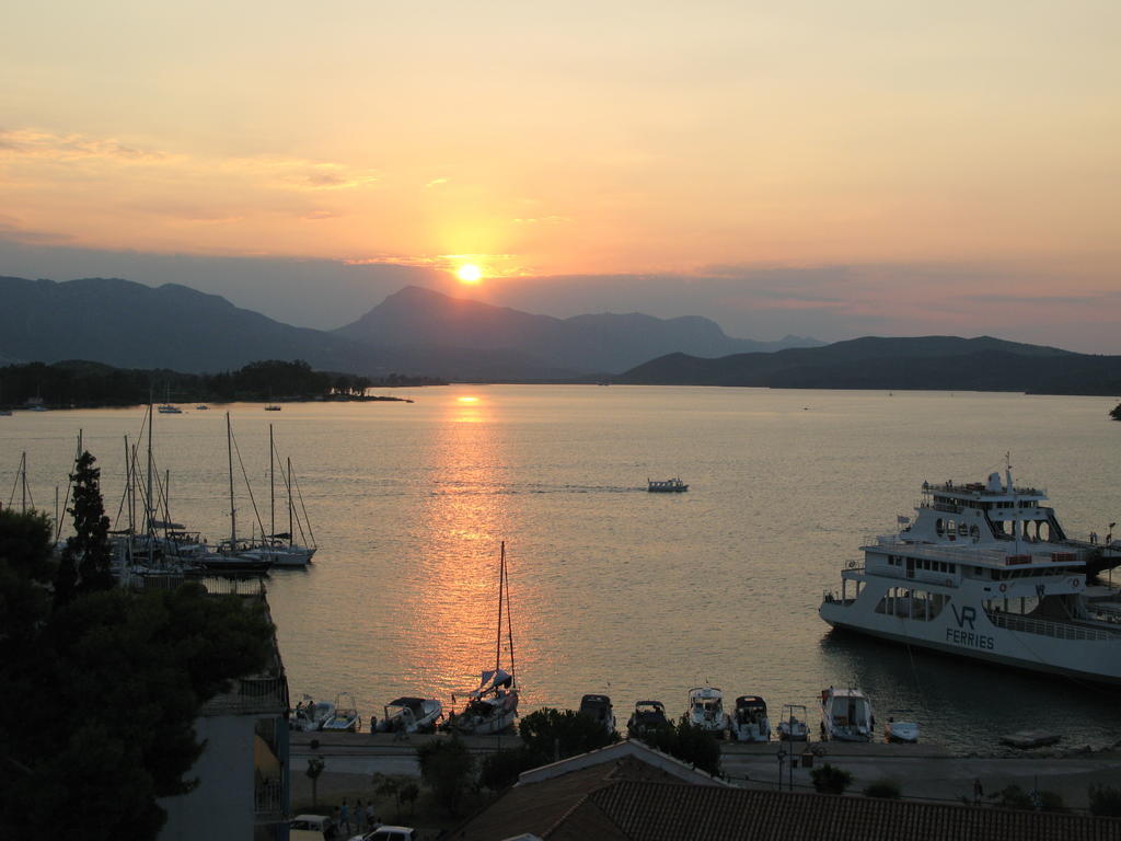 ディミトラ ブティック ホテル ポロス Poros Town エクステリア 写真